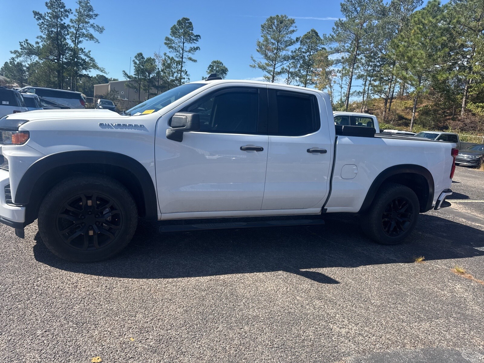 2020 Chevrolet Silverado 1500 Custom photo 3