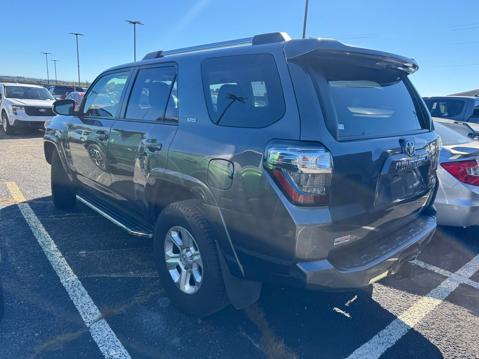 2019 Toyota 4Runner SR5 photo 4