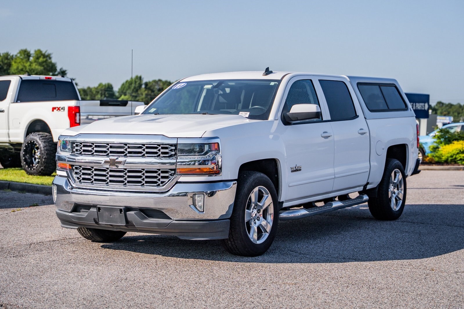 2017 Chevrolet Silverado 1500 LT photo 3