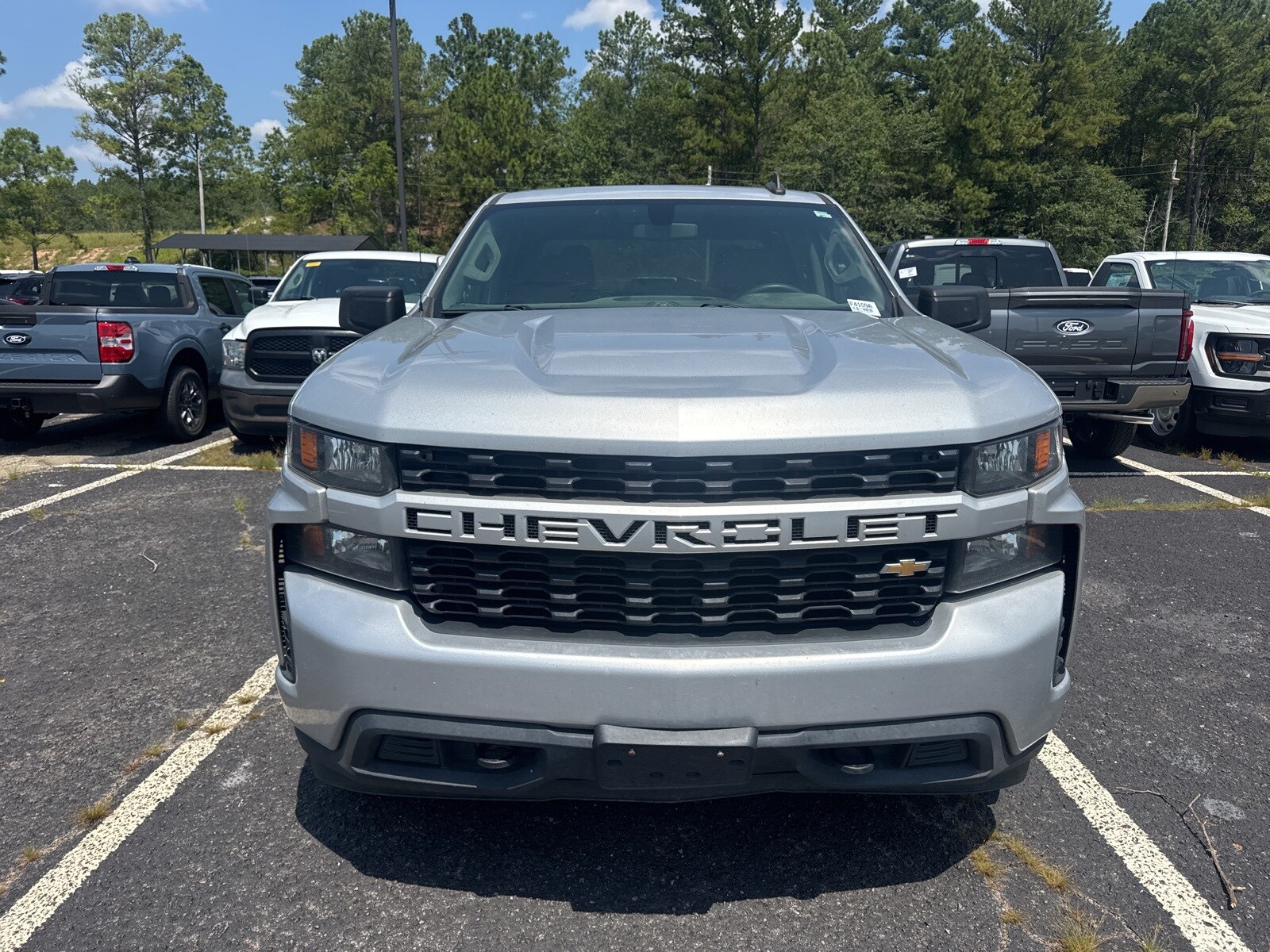 2020 Chevrolet Silverado 1500 Custom photo 2