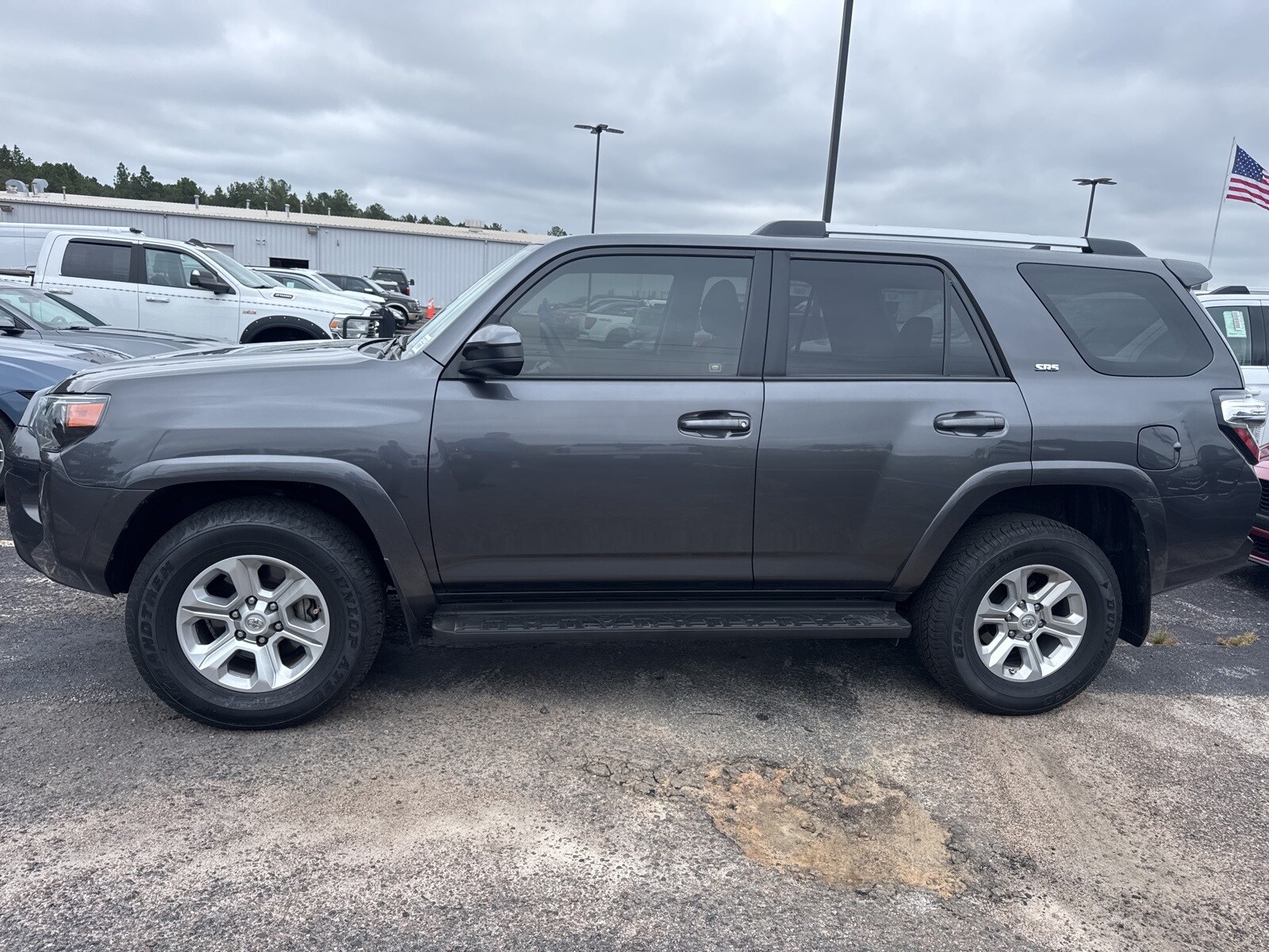 2020 Toyota 4Runner SR5 photo 4