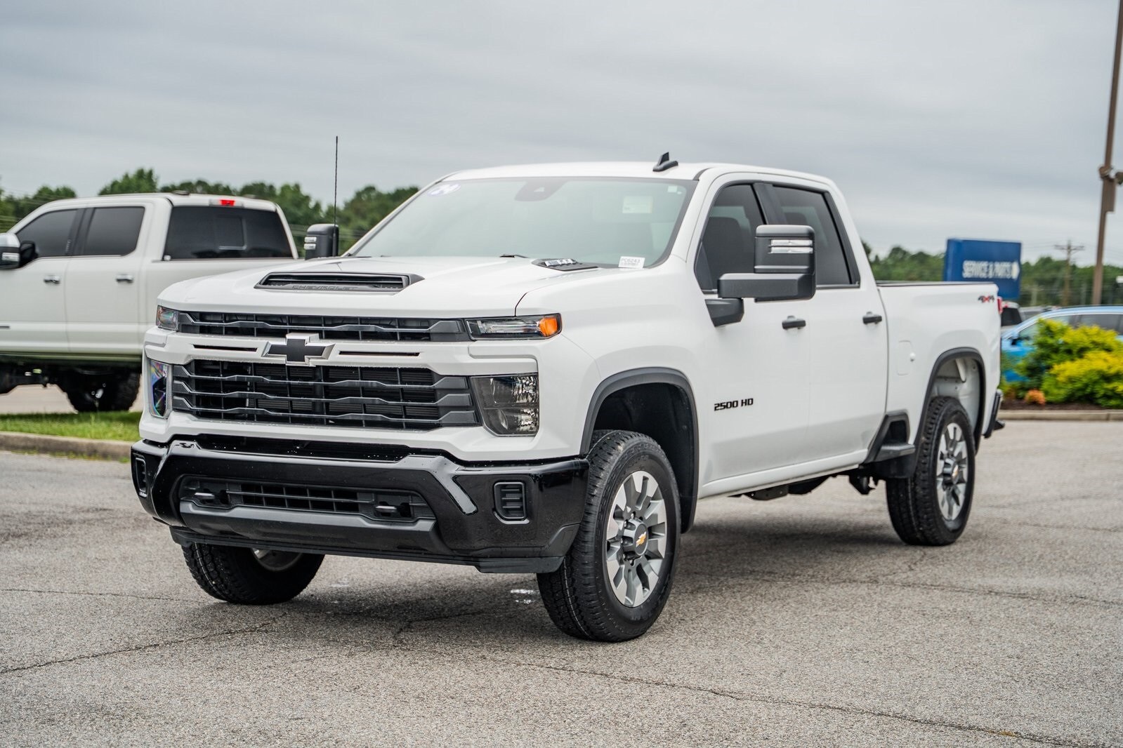 2024 Chevrolet Silverado 2500HD Custom photo 3