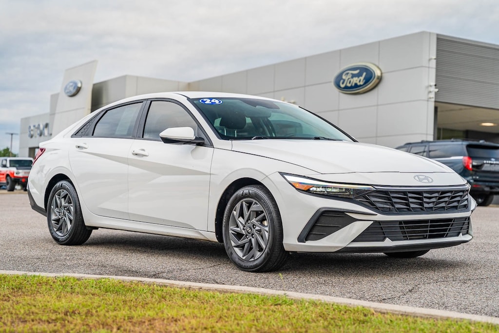 Used 2024 Hyundai Elantra SEL Sedan