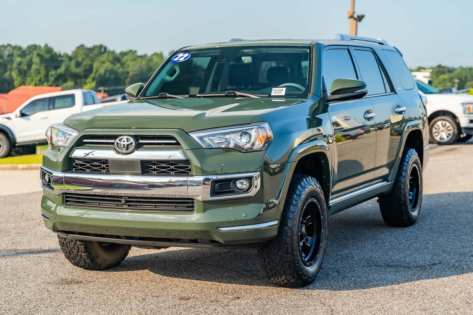 2022 Toyota 4Runner Limited photo 2