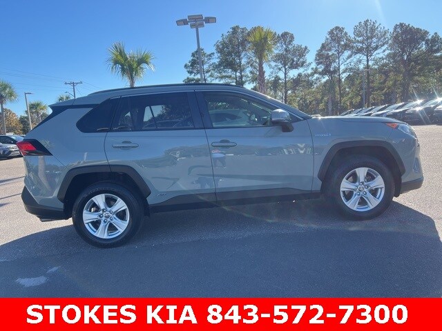 2020 Toyota RAV4 Hybrid XLE photo 3