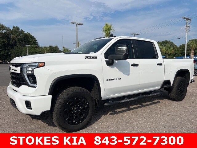 2024 Chevrolet Silverado 2500HD LT photo 2