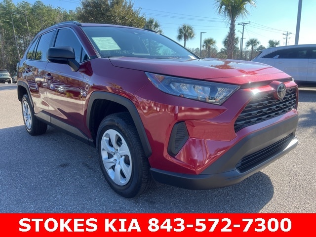 2020 Toyota RAV4 LE's photo