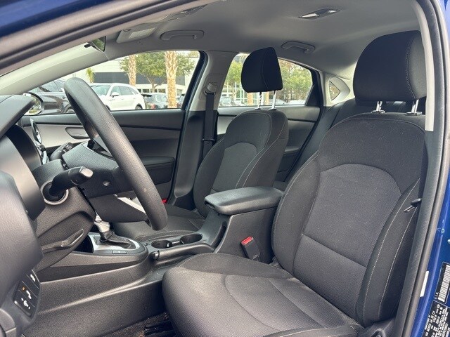 2023 Kia Forte LXS photo 4