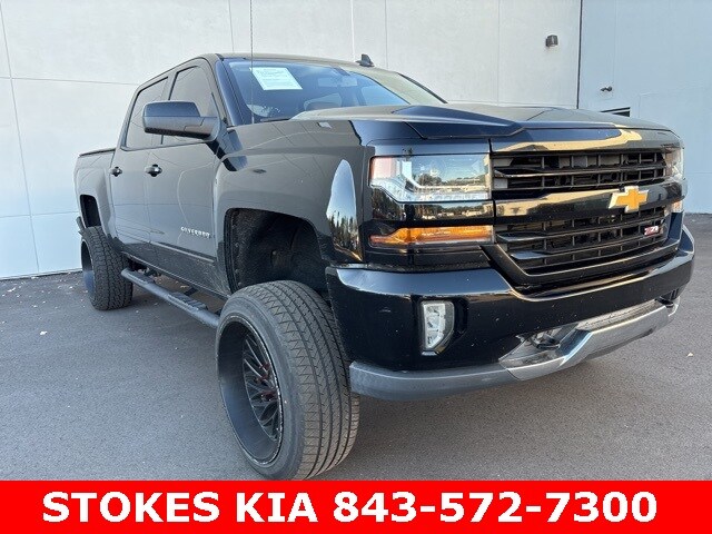 2018 Chevrolet Silverado 1500 LT photo 2