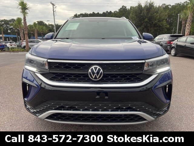 2022 Volkswagen Taos SE photo 2