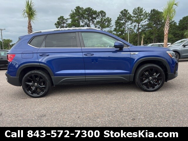 2022 Volkswagen Taos SE photo 3