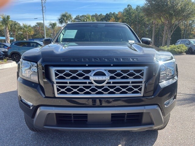 2024 Nissan Frontier SV photo 2