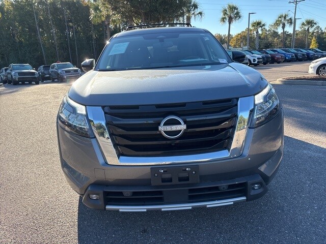 2022 Nissan Pathfinder SL photo 2