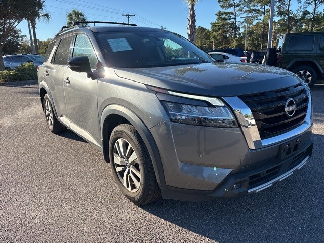 2022 Nissan Pathfinder SL photo 3