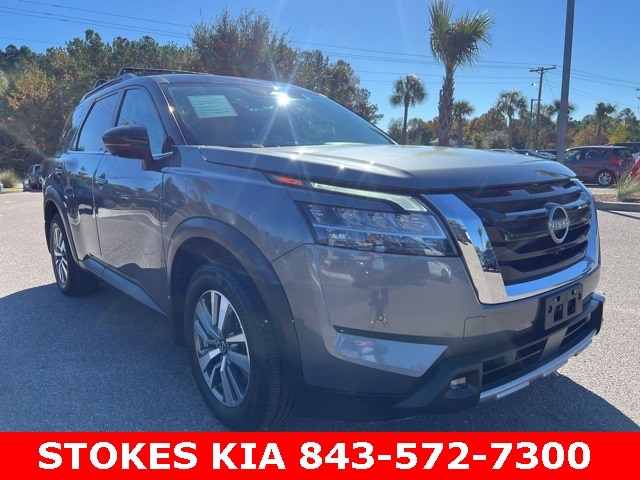 2022 Nissan Pathfinder SL's photo