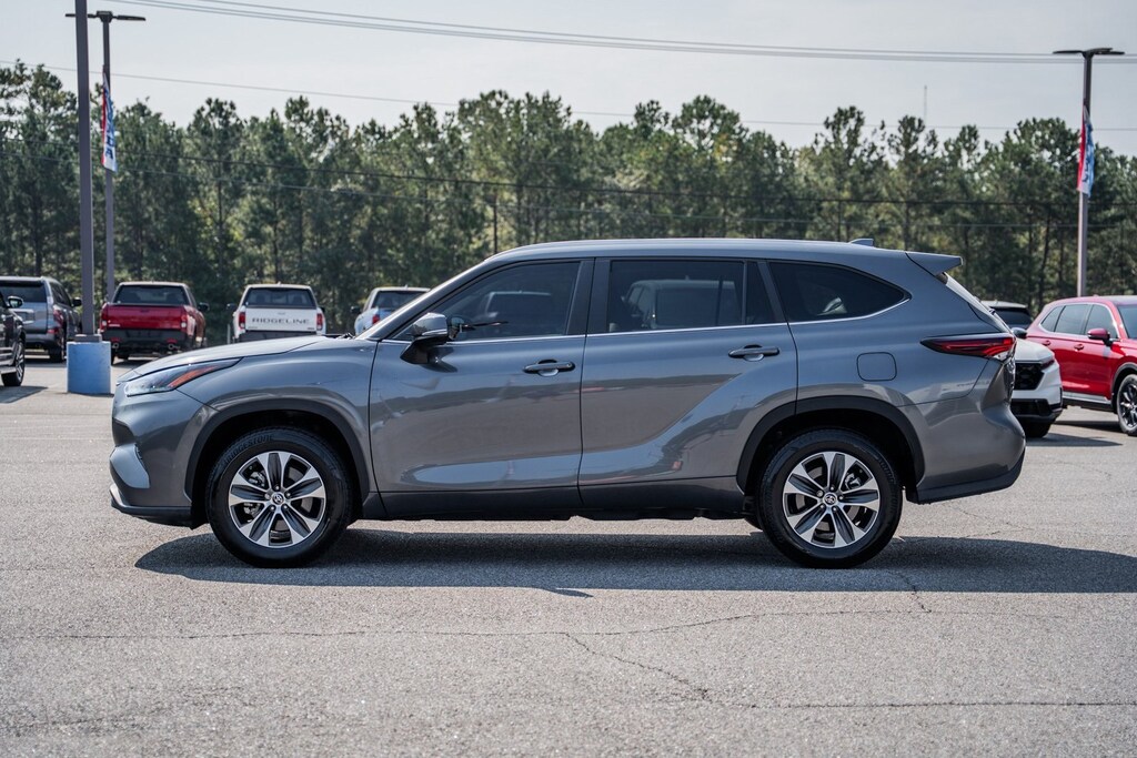 Used 2024 Toyota Highlander Hybrid XLE SUV