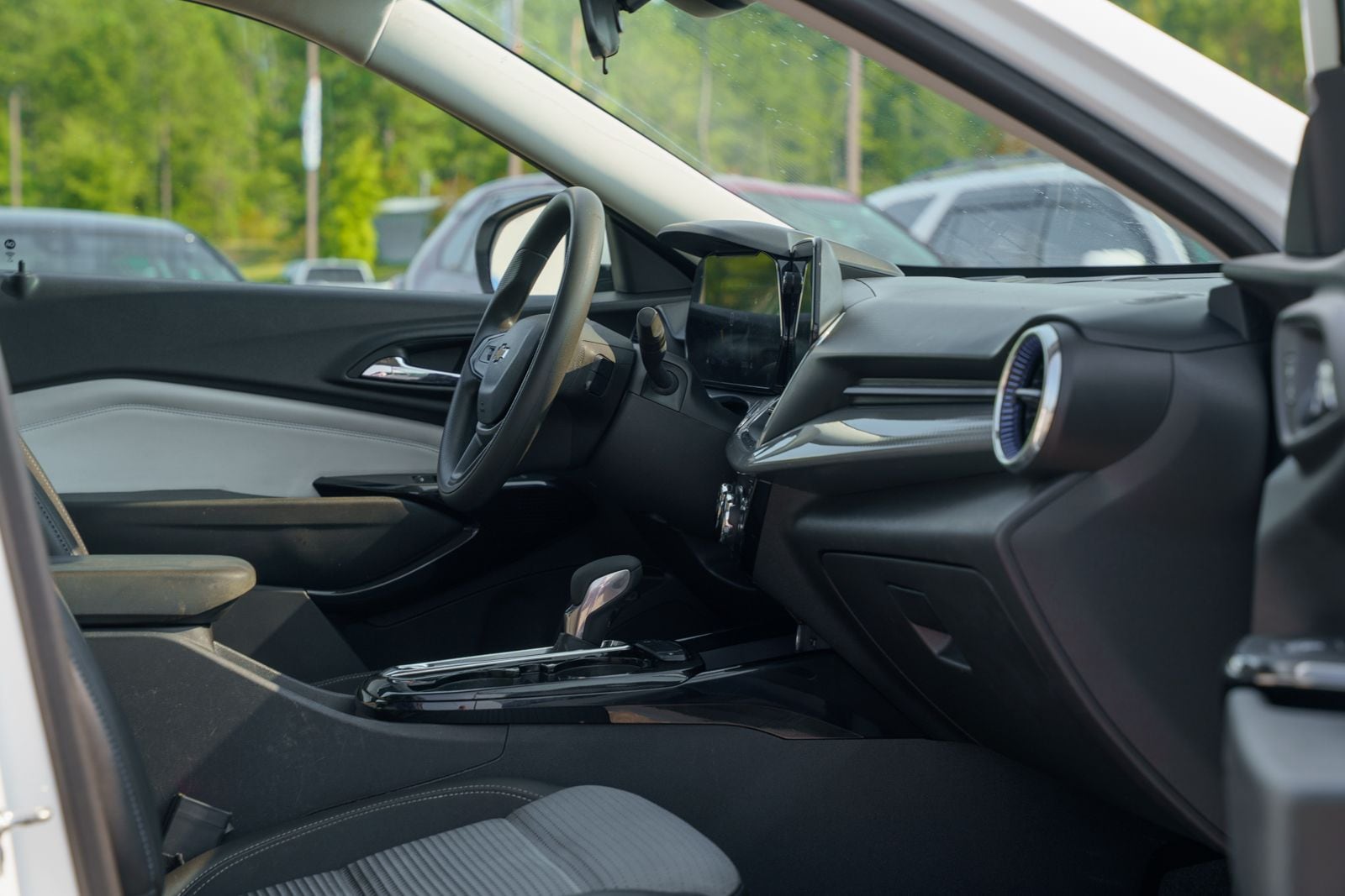 2025 Chevrolet Trax LT - Photo 13