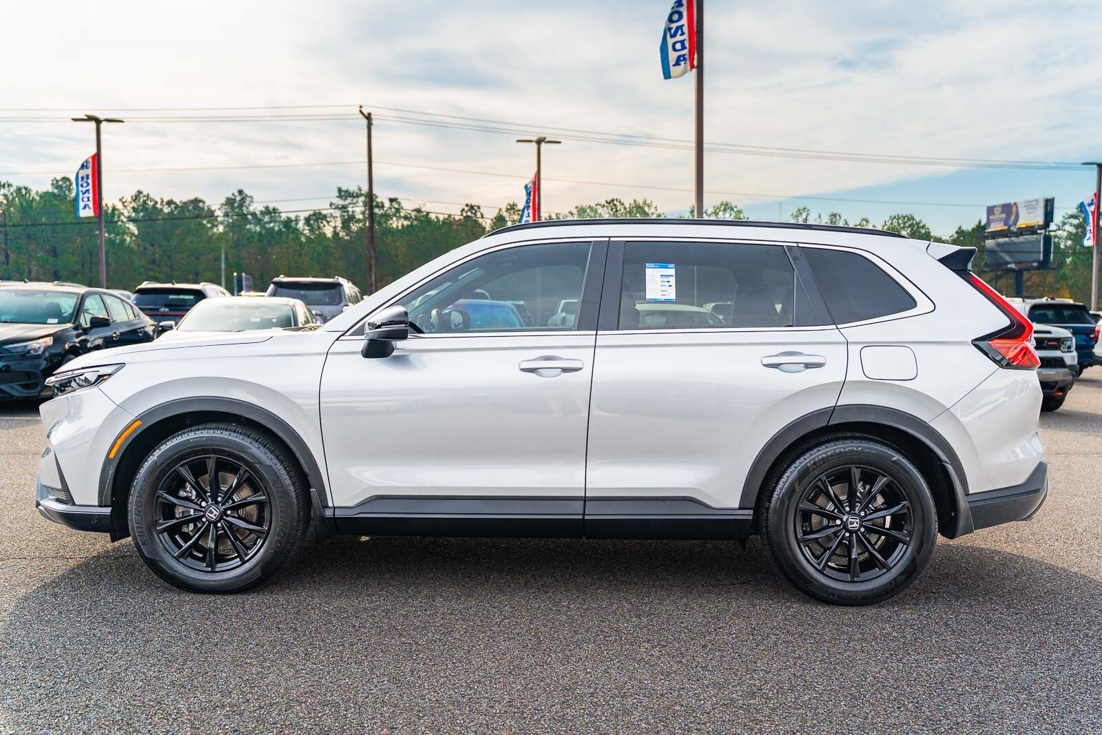 2025 Honda CR-V Hybrid Sport photo 3