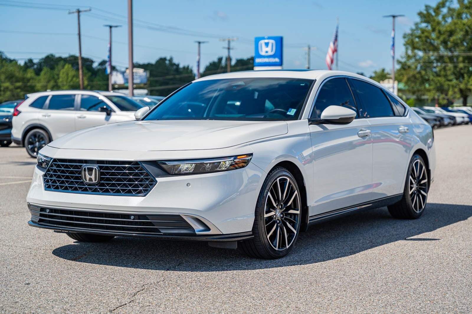 2024 Honda Accord Hybrid Touring photo 3