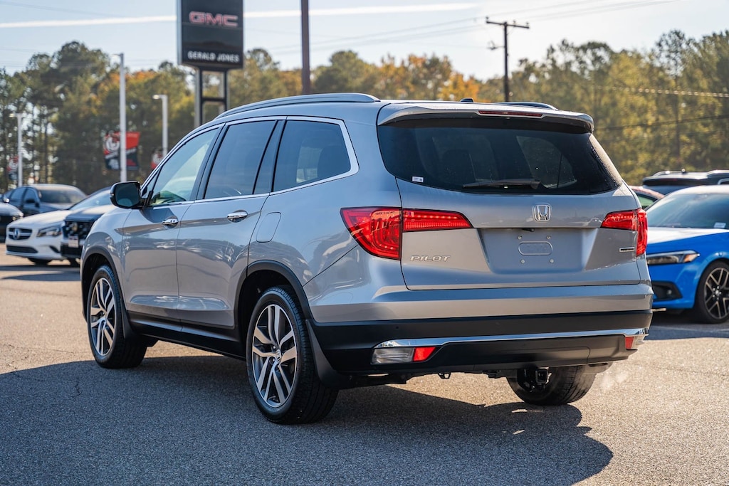 Used 2016 Honda Pilot Touring FWD SUV