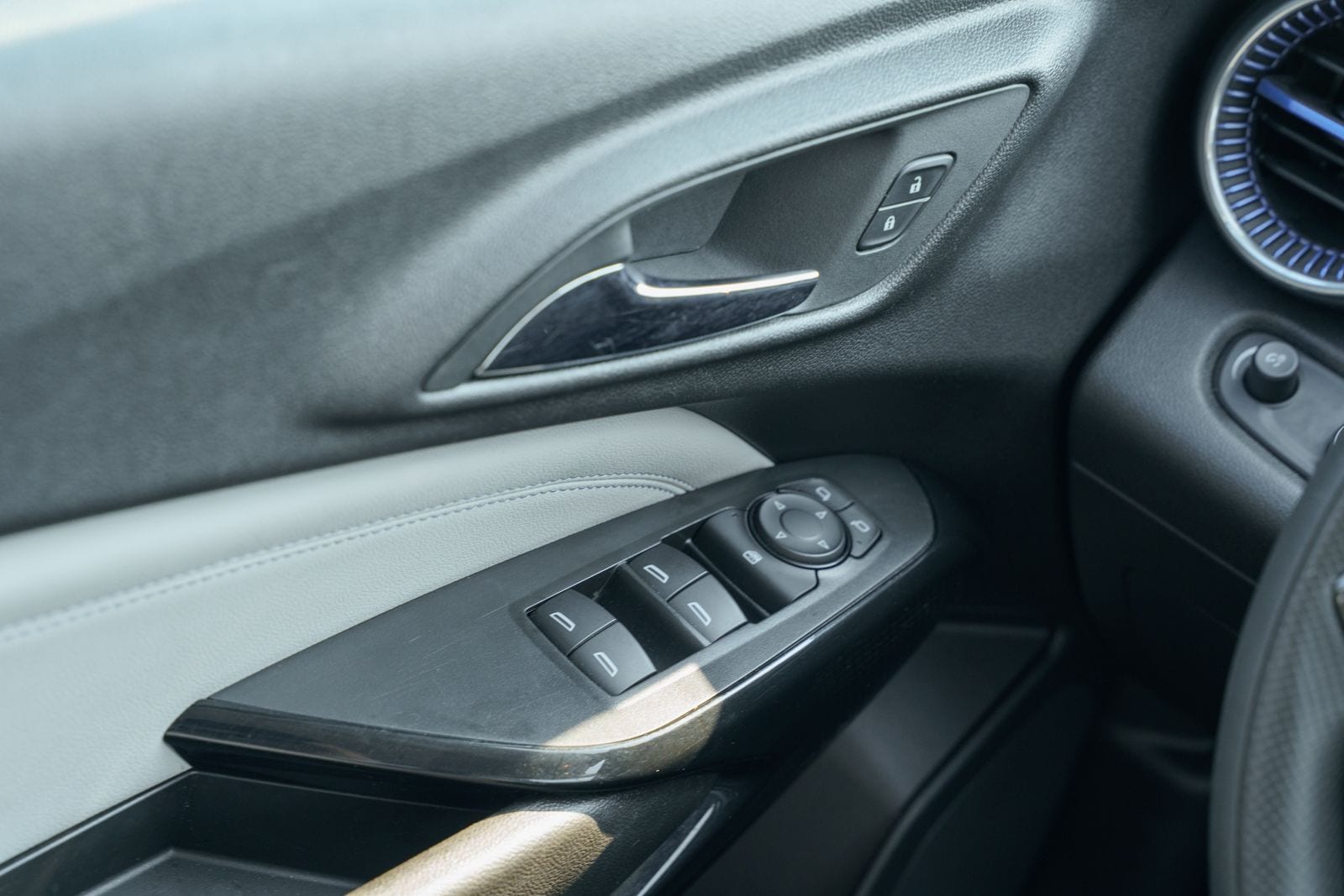 2025 Chevrolet Trax LT - Photo 25