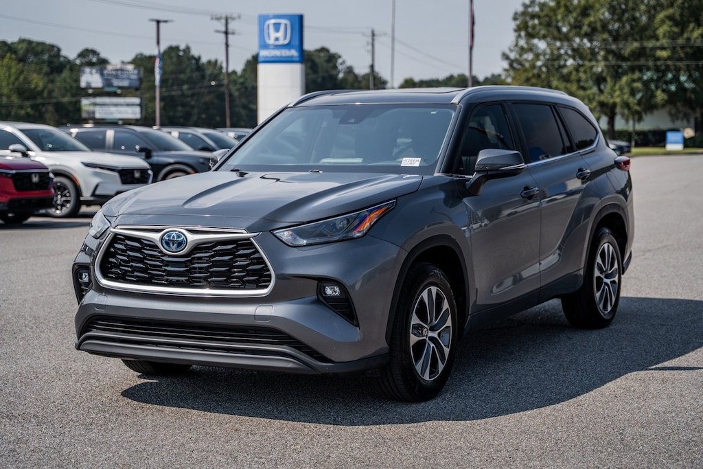 Used 2024 Toyota Highlander Hybrid XLE SUV