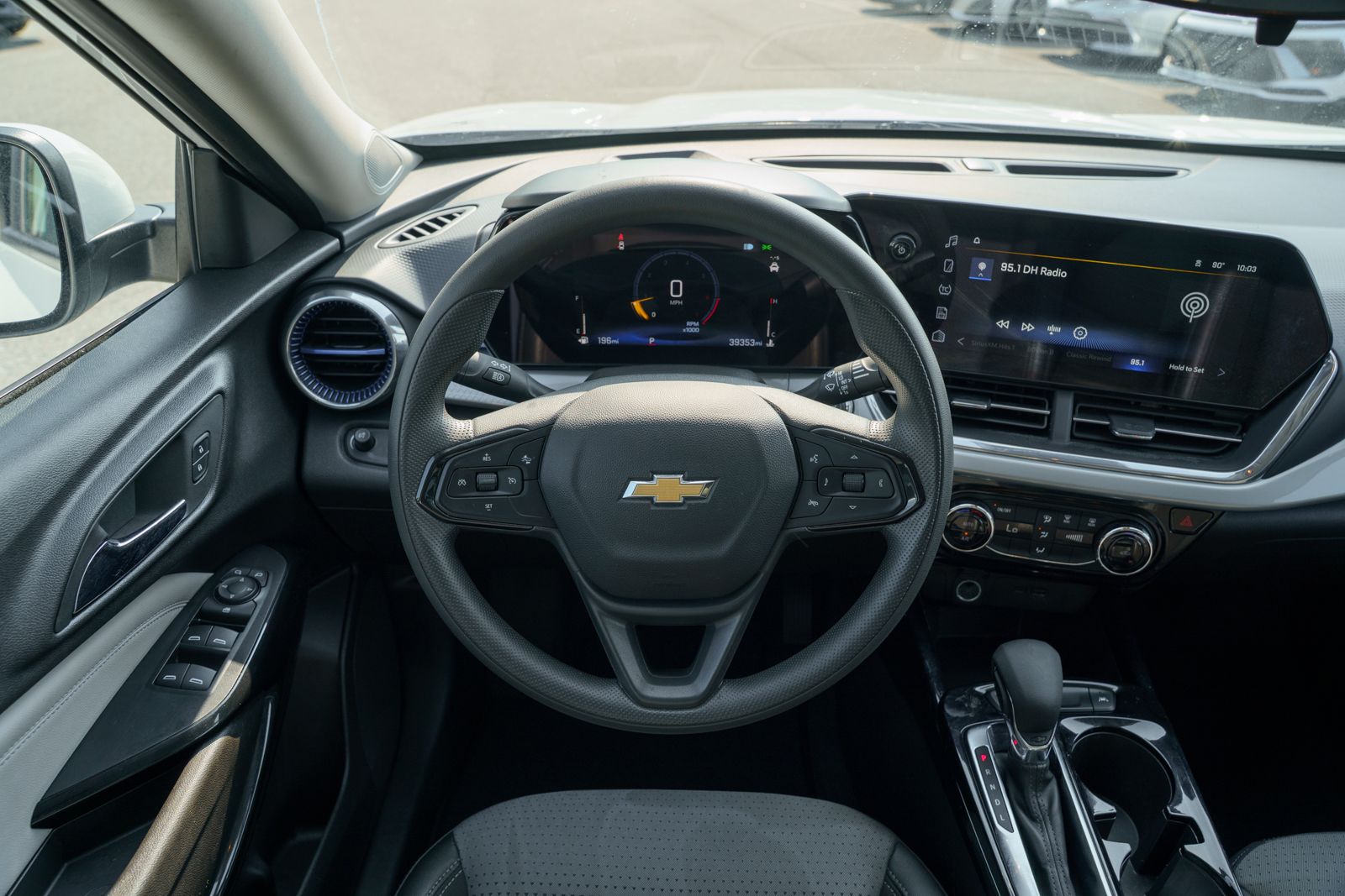 2025 Chevrolet Trax LT - Photo 23