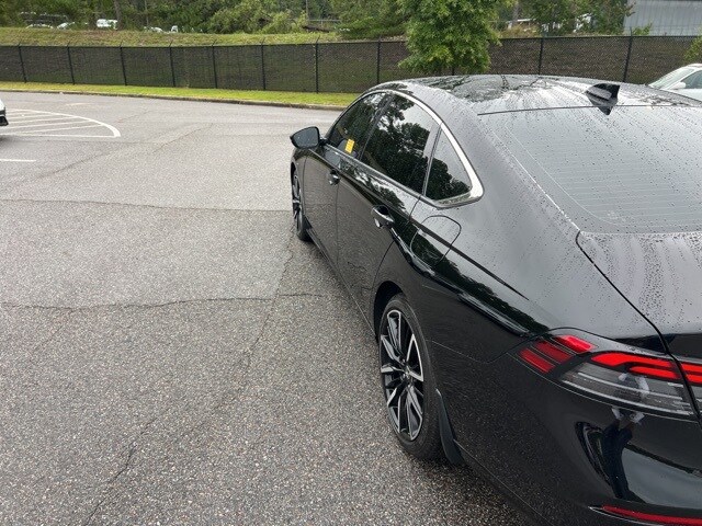 2024 Honda Accord Hybrid Touring photo 3
