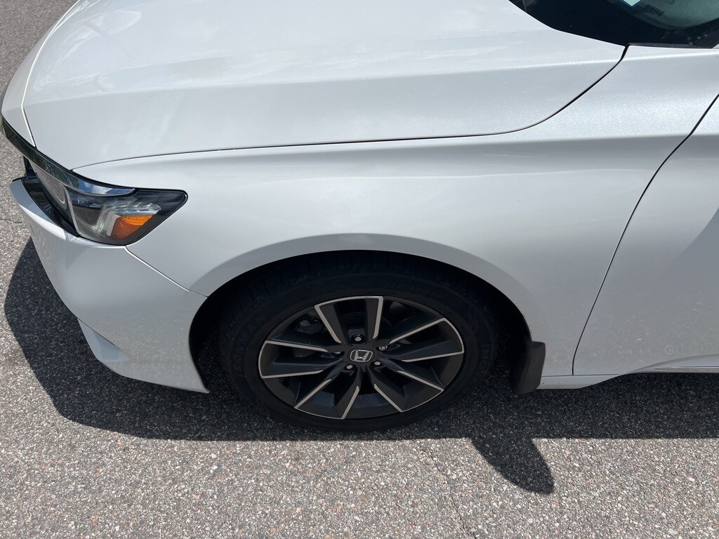 2022 Honda Accord EX-L 1.5T photo 2