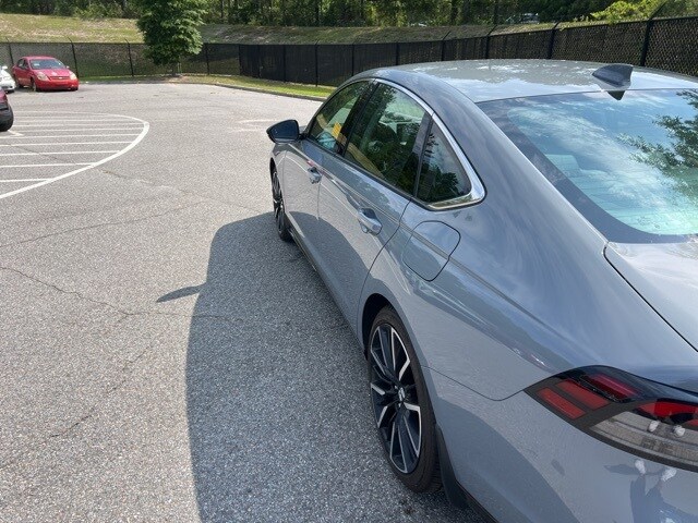 2024 Honda Accord Hybrid Touring photo 3