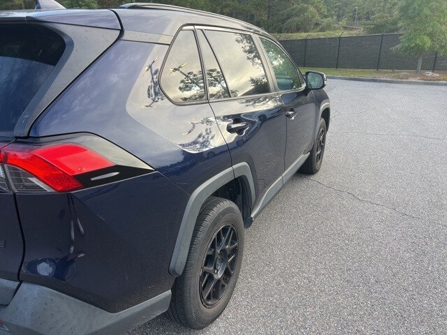 2022 Toyota RAV4 XLE photo 2
