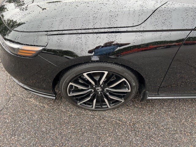 2024 Honda Accord Hybrid Touring photo 2