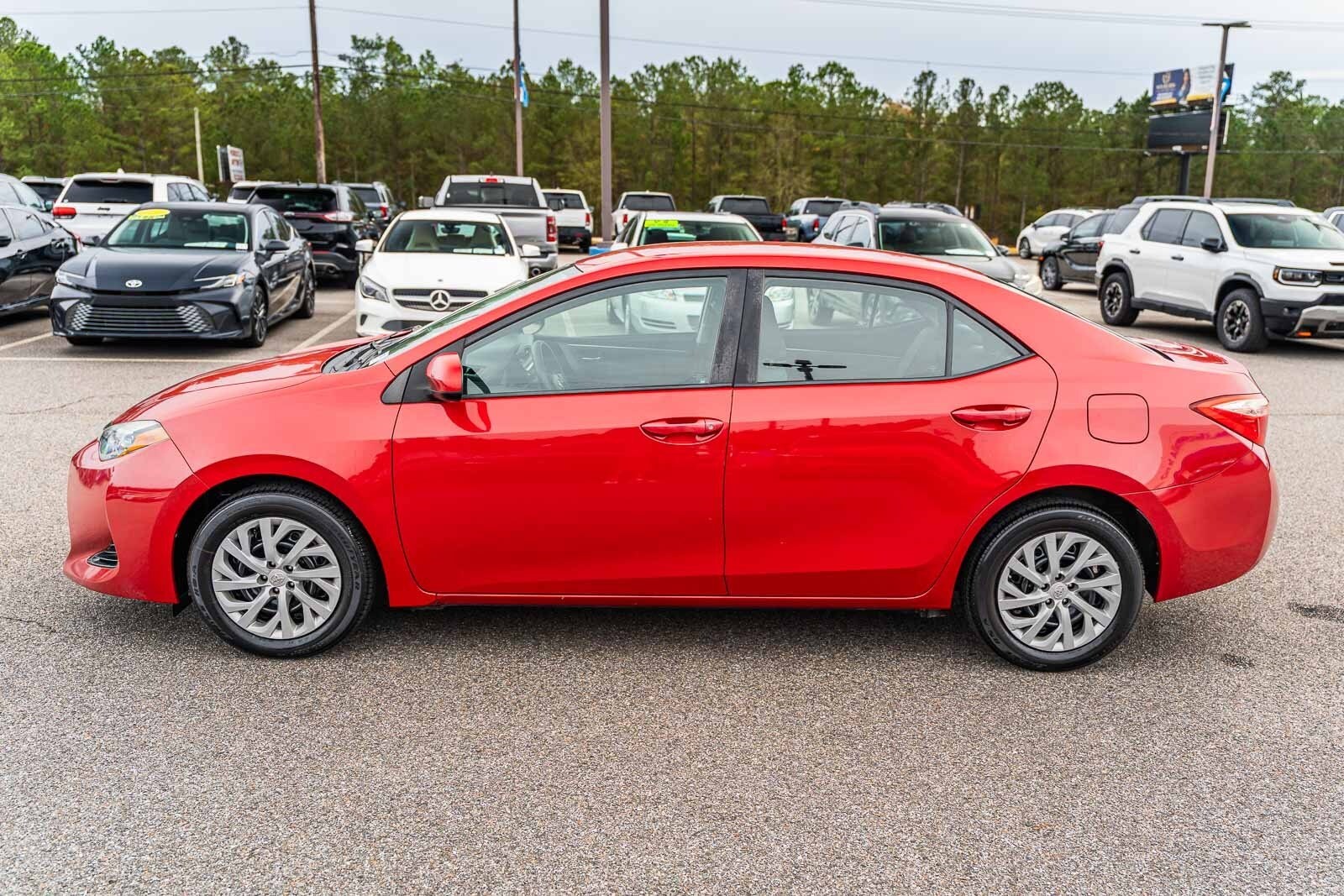 2018 Toyota Corolla SE photo 3