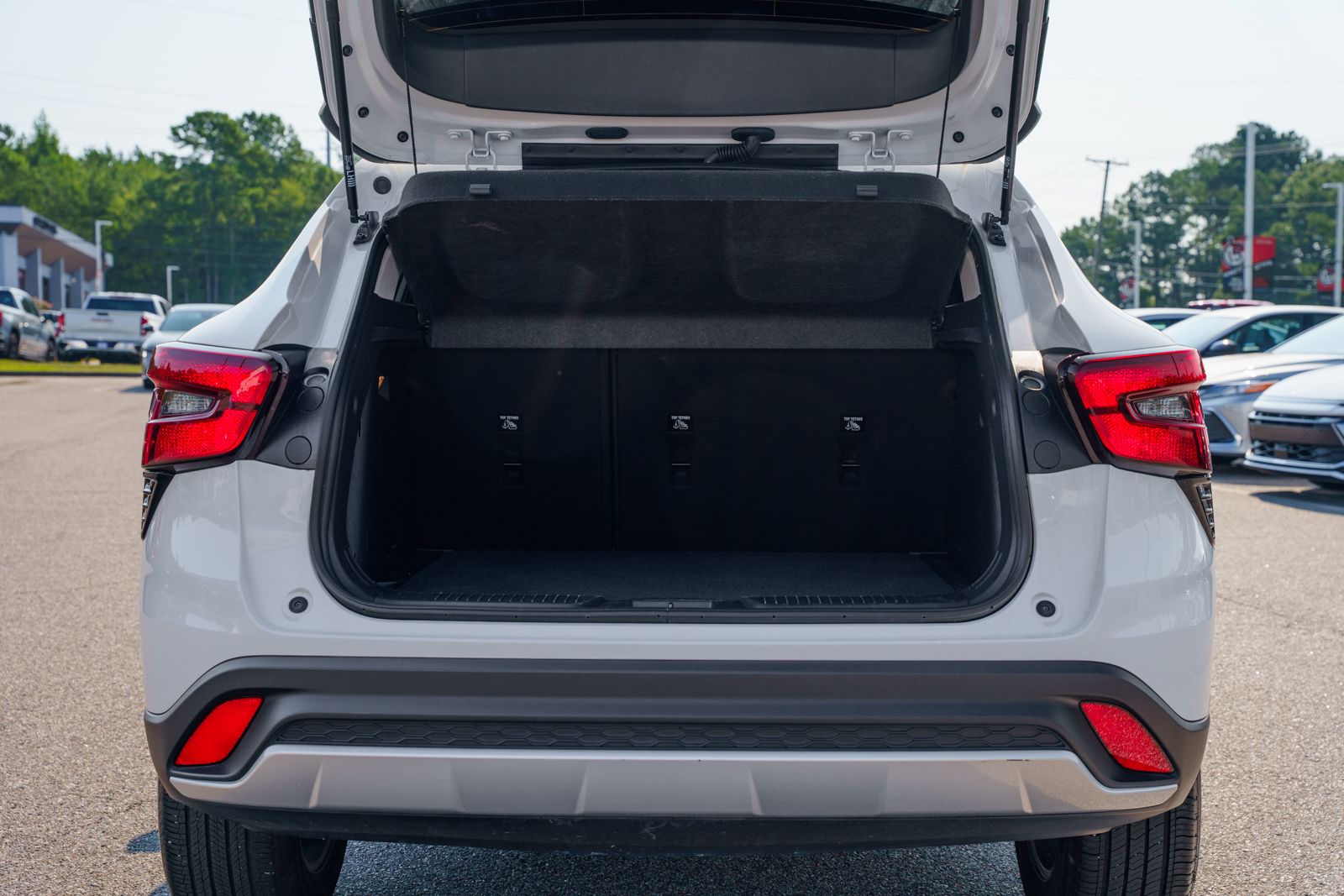 2025 Chevrolet Trax LT - Photo 16