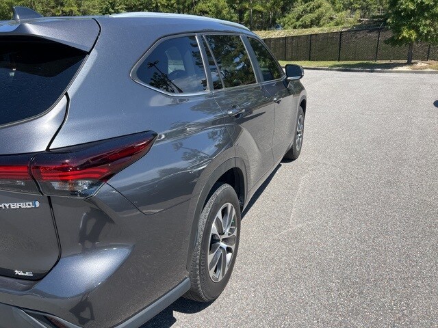 2024 Toyota Highlander Hybrid XLE photo 2