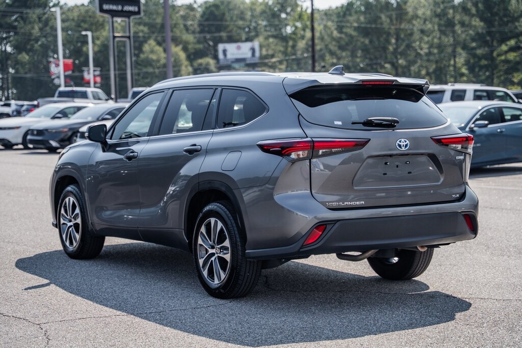 Used 2024 Toyota Highlander Hybrid XLE SUV