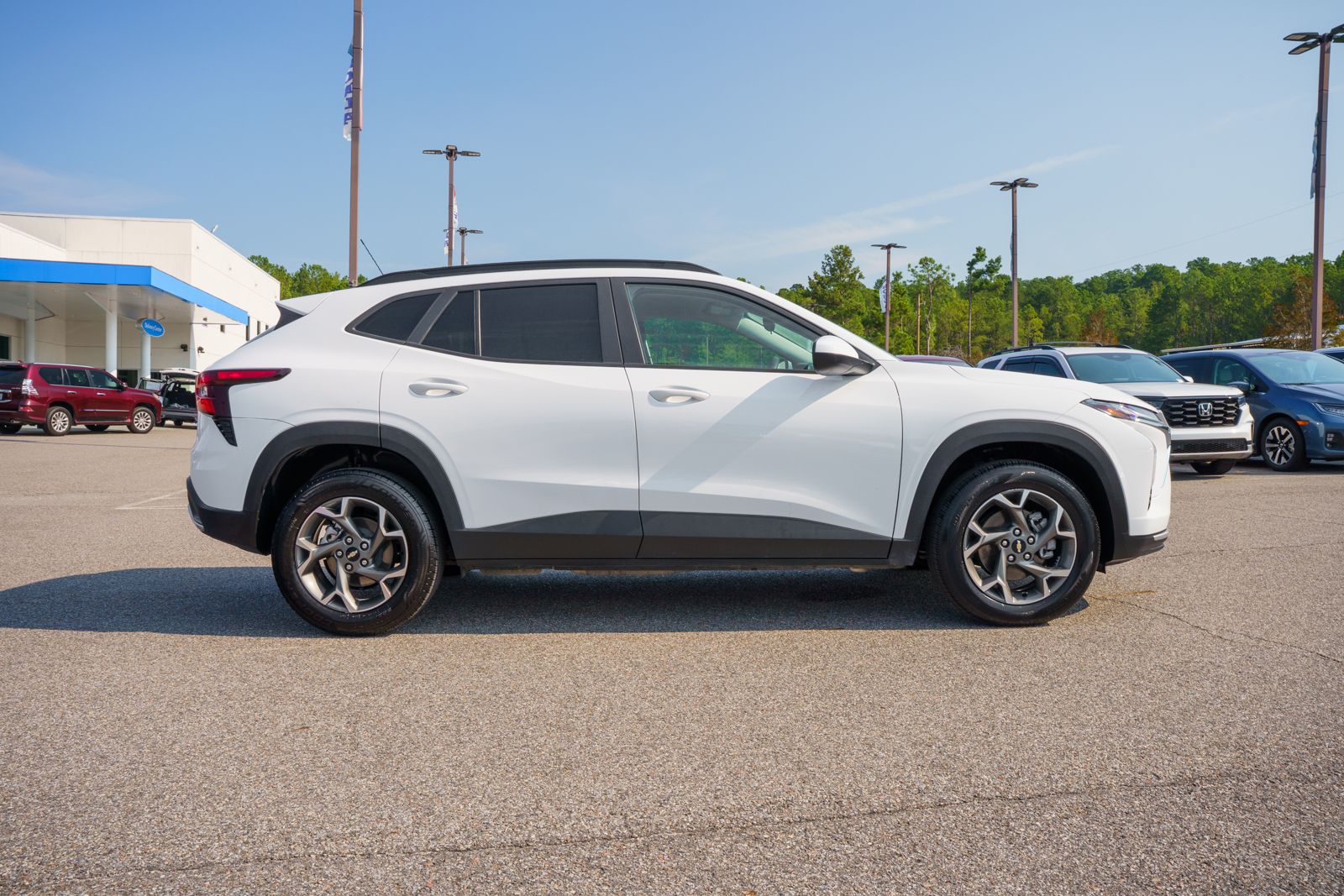 2025 Chevrolet Trax LT - Photo 8