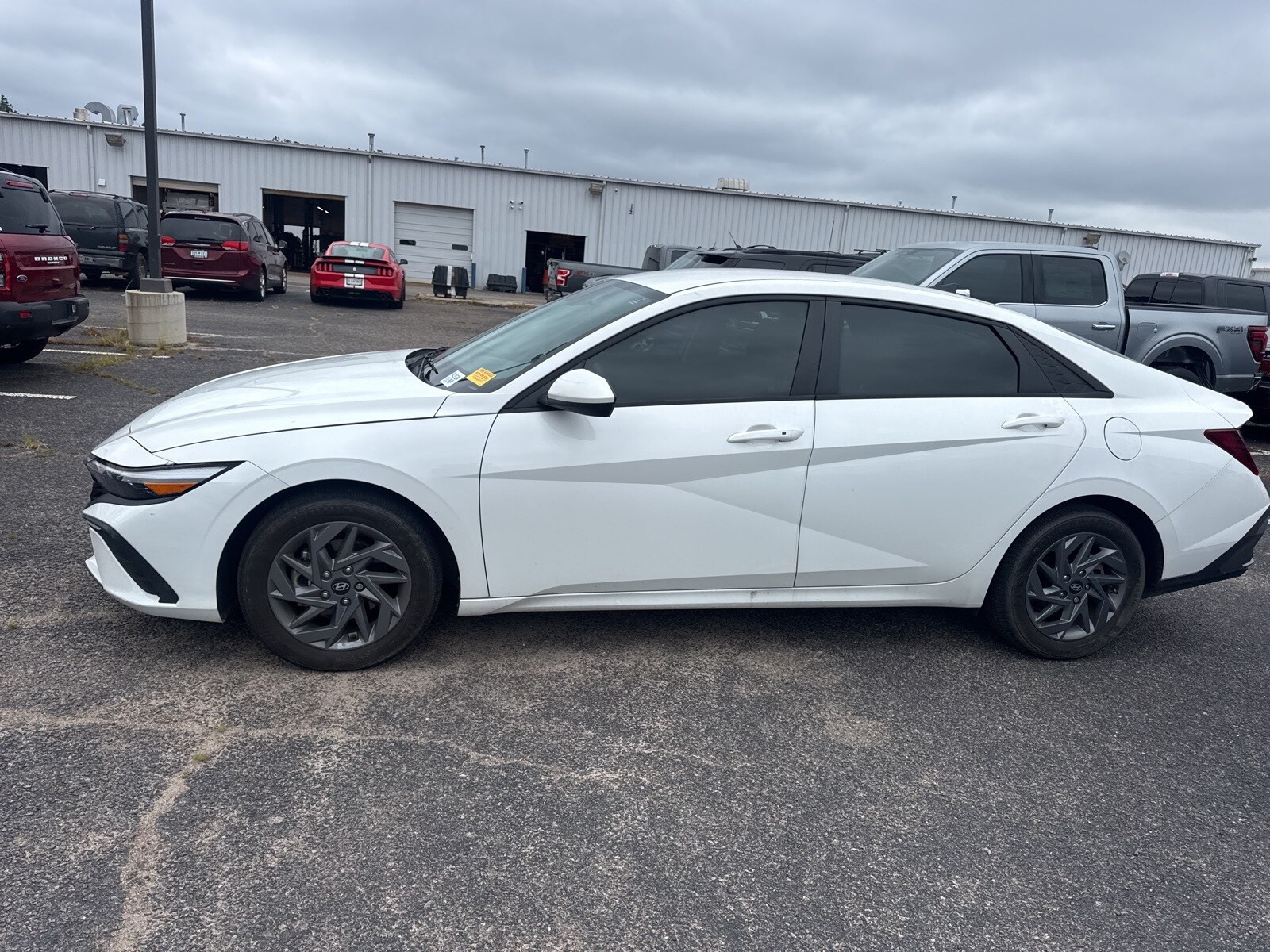 2024 Hyundai Elantra SEL photo 4