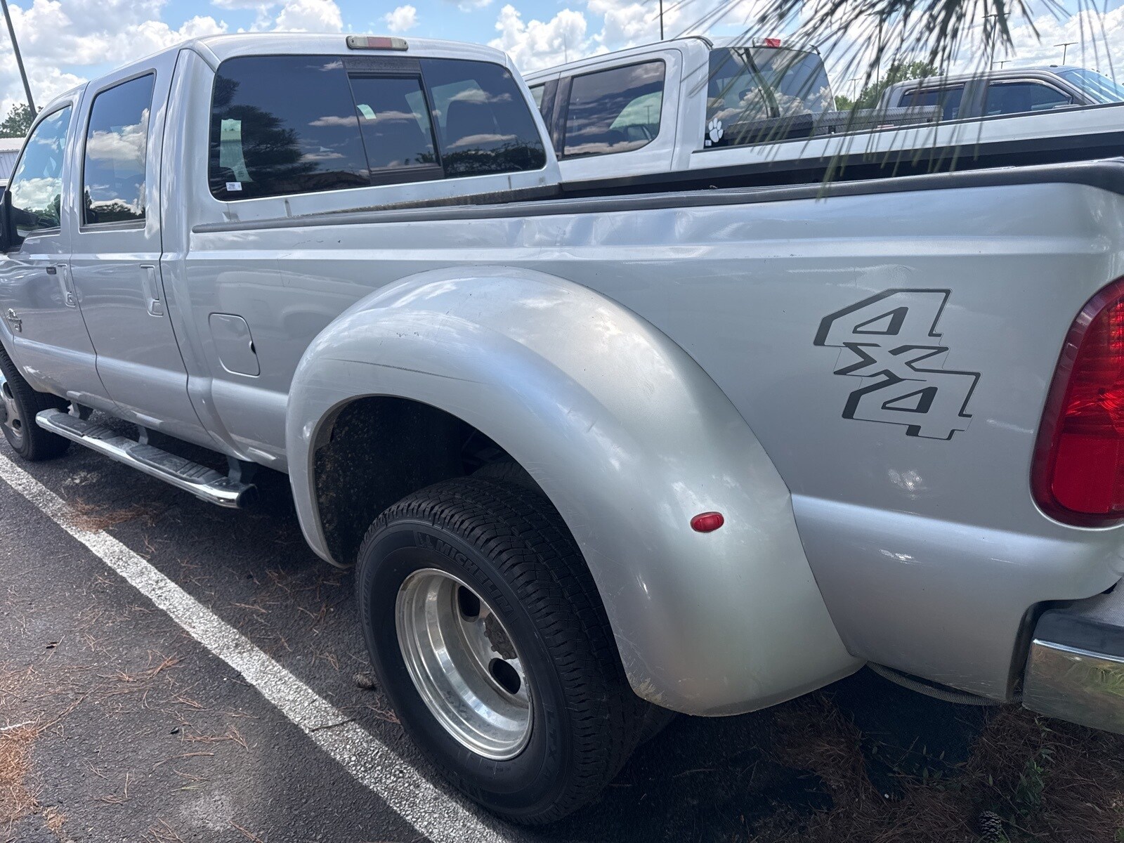 2011 Ford F-350 Lariat photo 4
