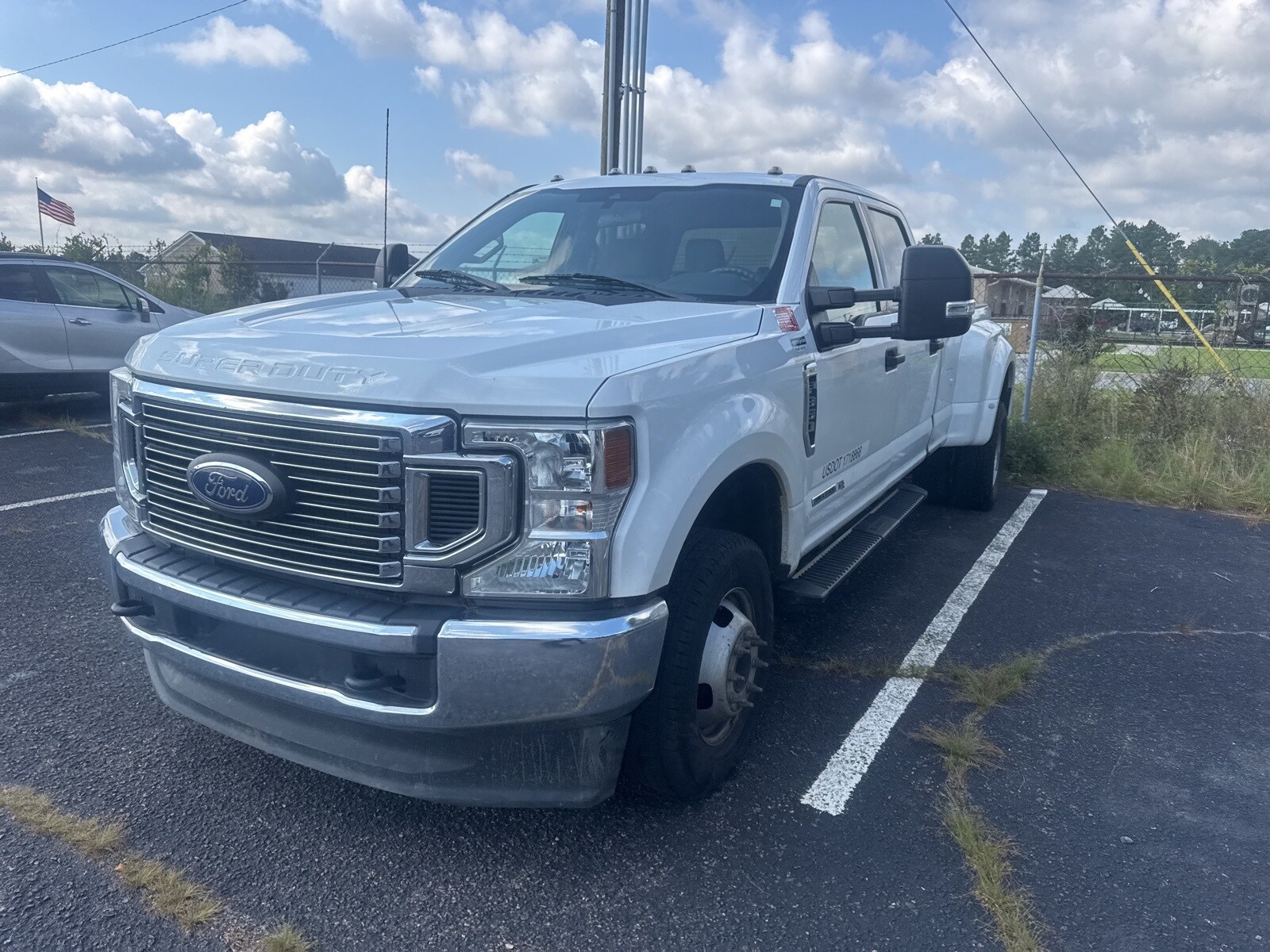 2022 Ford F-350 XLT photo 3
