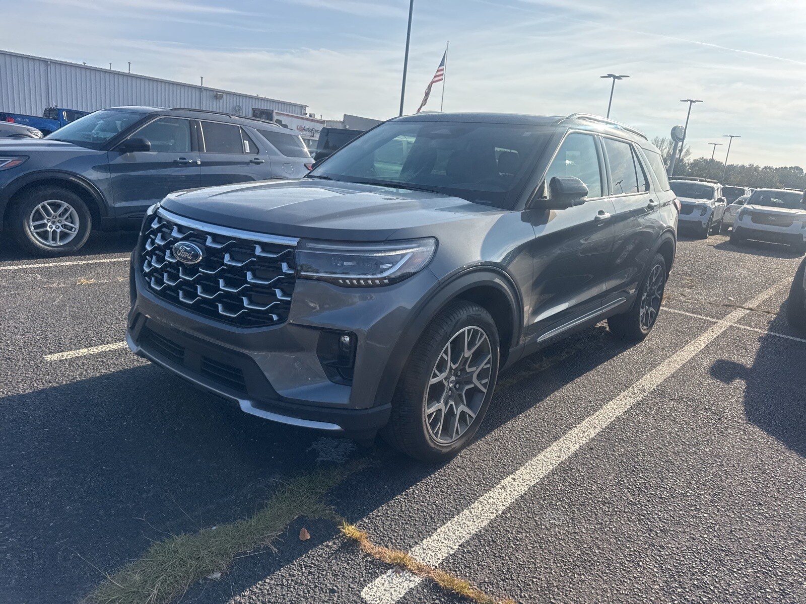 2025 Ford Explorer Platinum photo 2