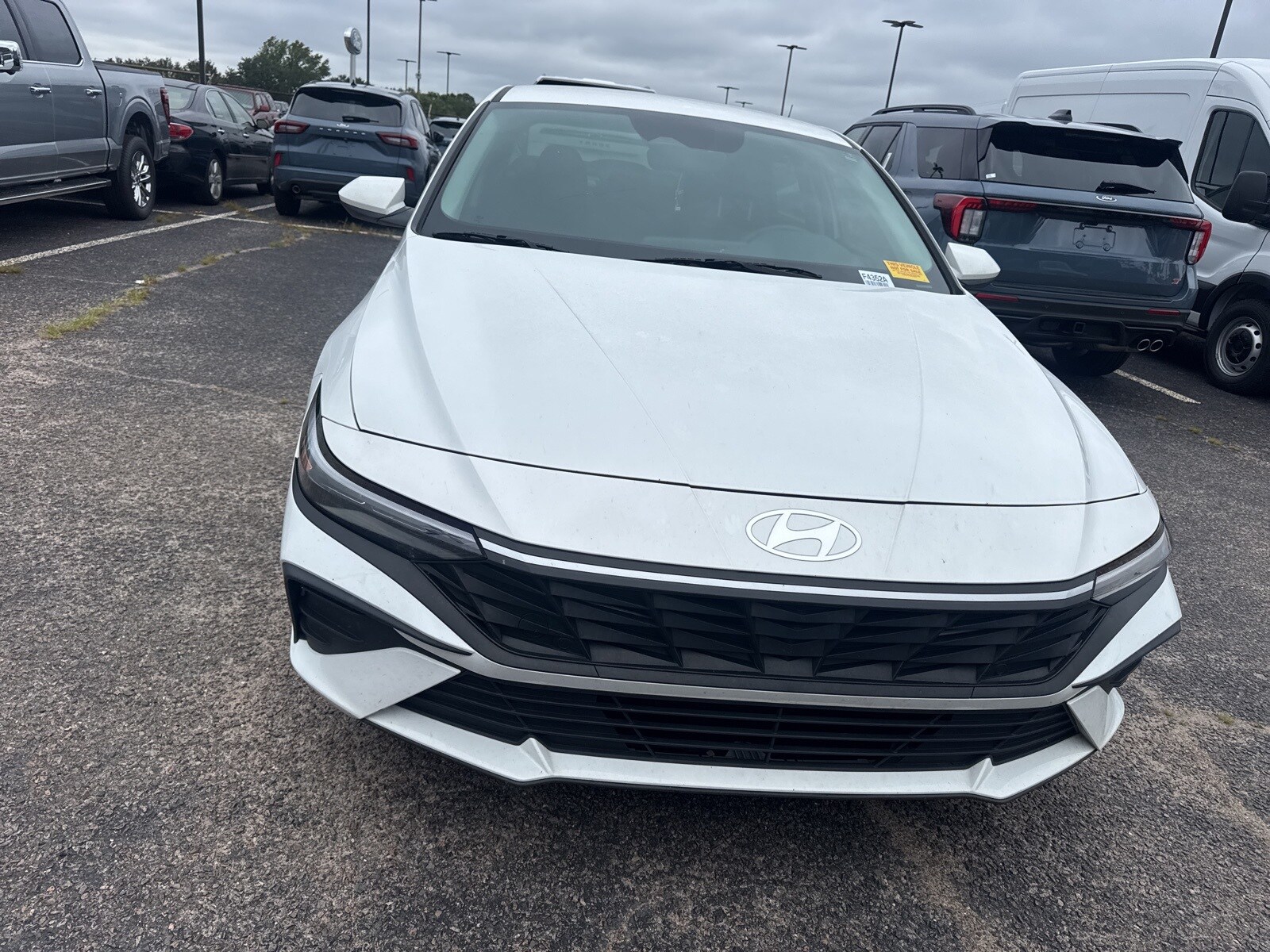 2024 Hyundai Elantra SEL photo 2