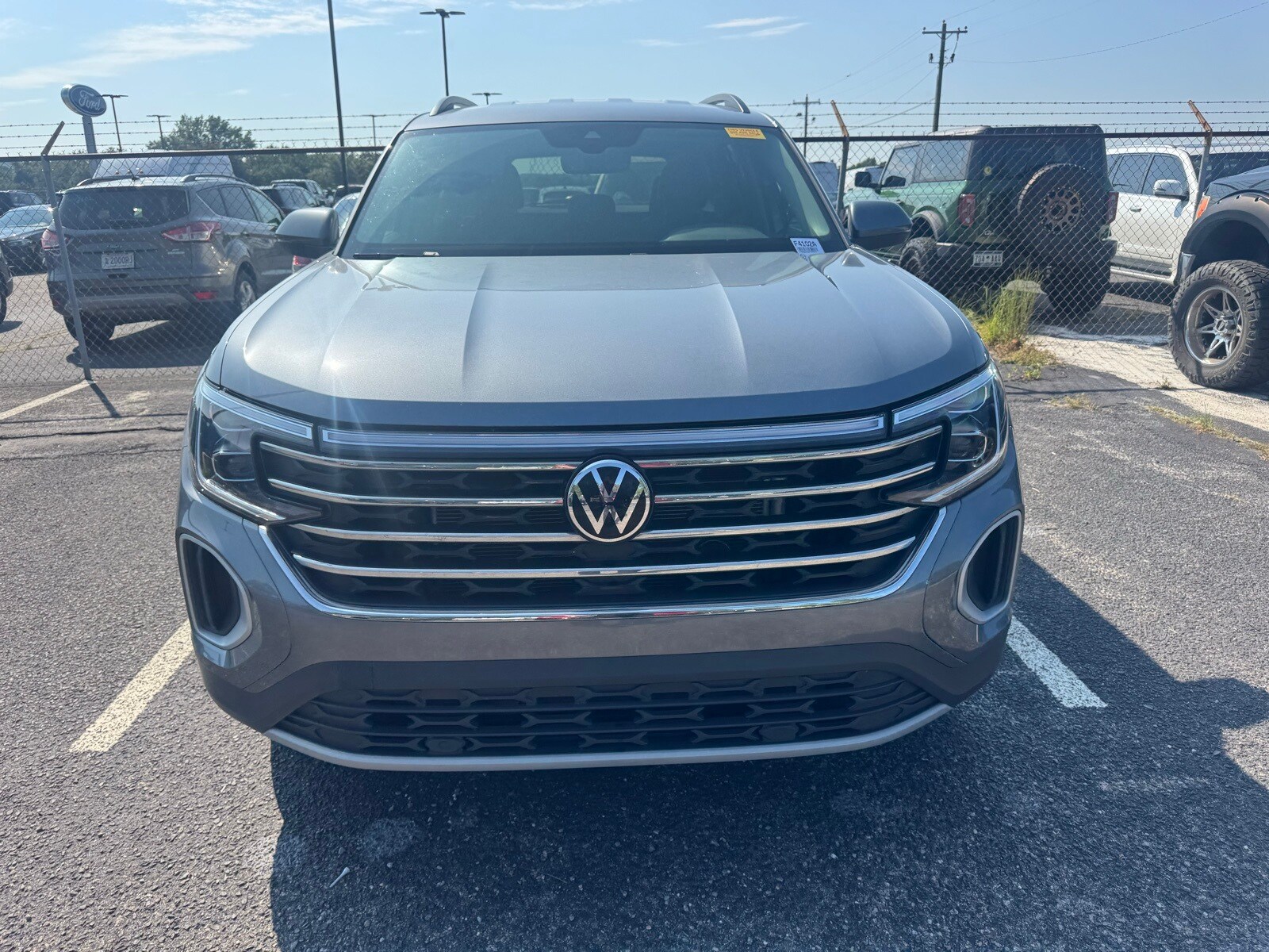 2024 Volkswagen Atlas SE photo 2