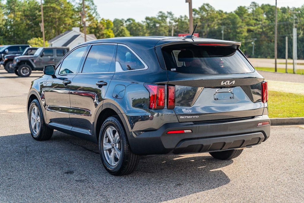 Used 2023 Kia Sorento LX SUV
