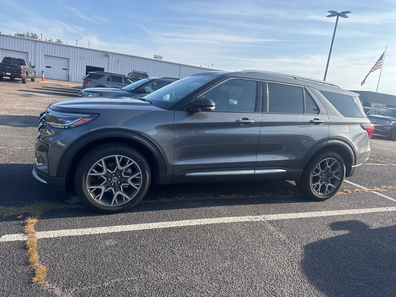 2025 Ford Explorer Platinum photo 3