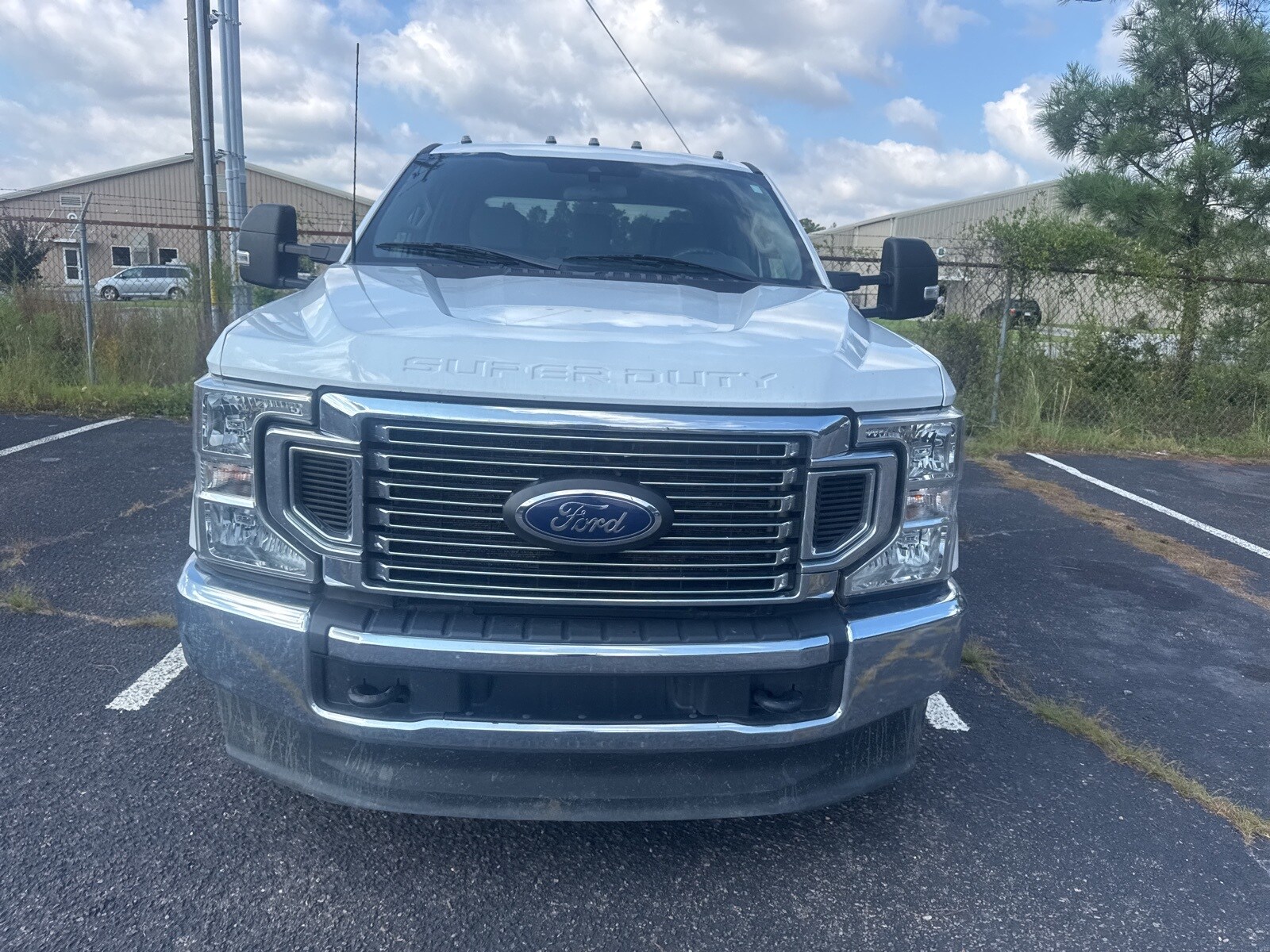 2022 Ford F-350 XLT photo 2