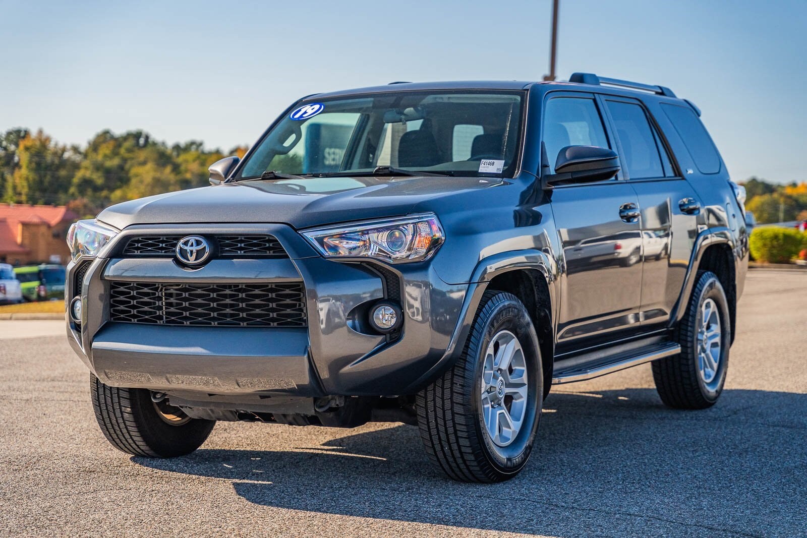 2019 Toyota 4Runner SR5 photo 2