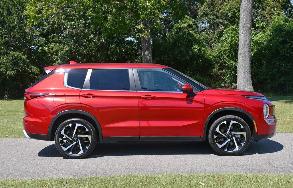 Used 2023 Mitsubishi Outlander SE Black Edition SE Black Edition S-AWC