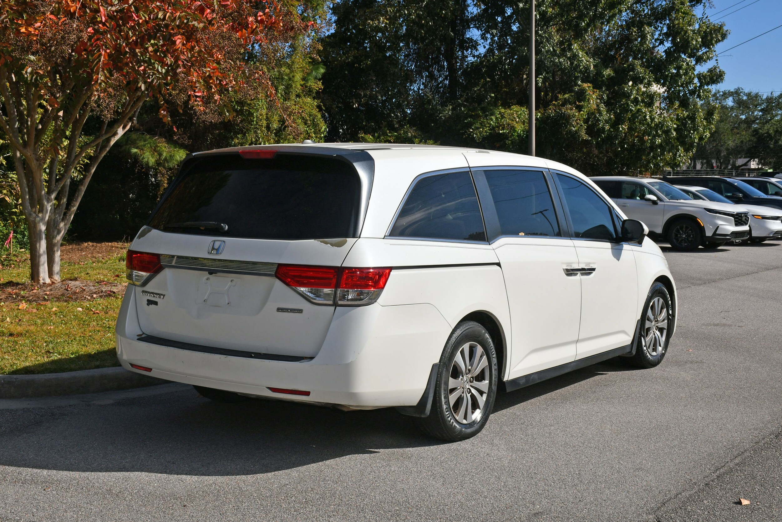 2016 Honda Odyssey SE photo 3