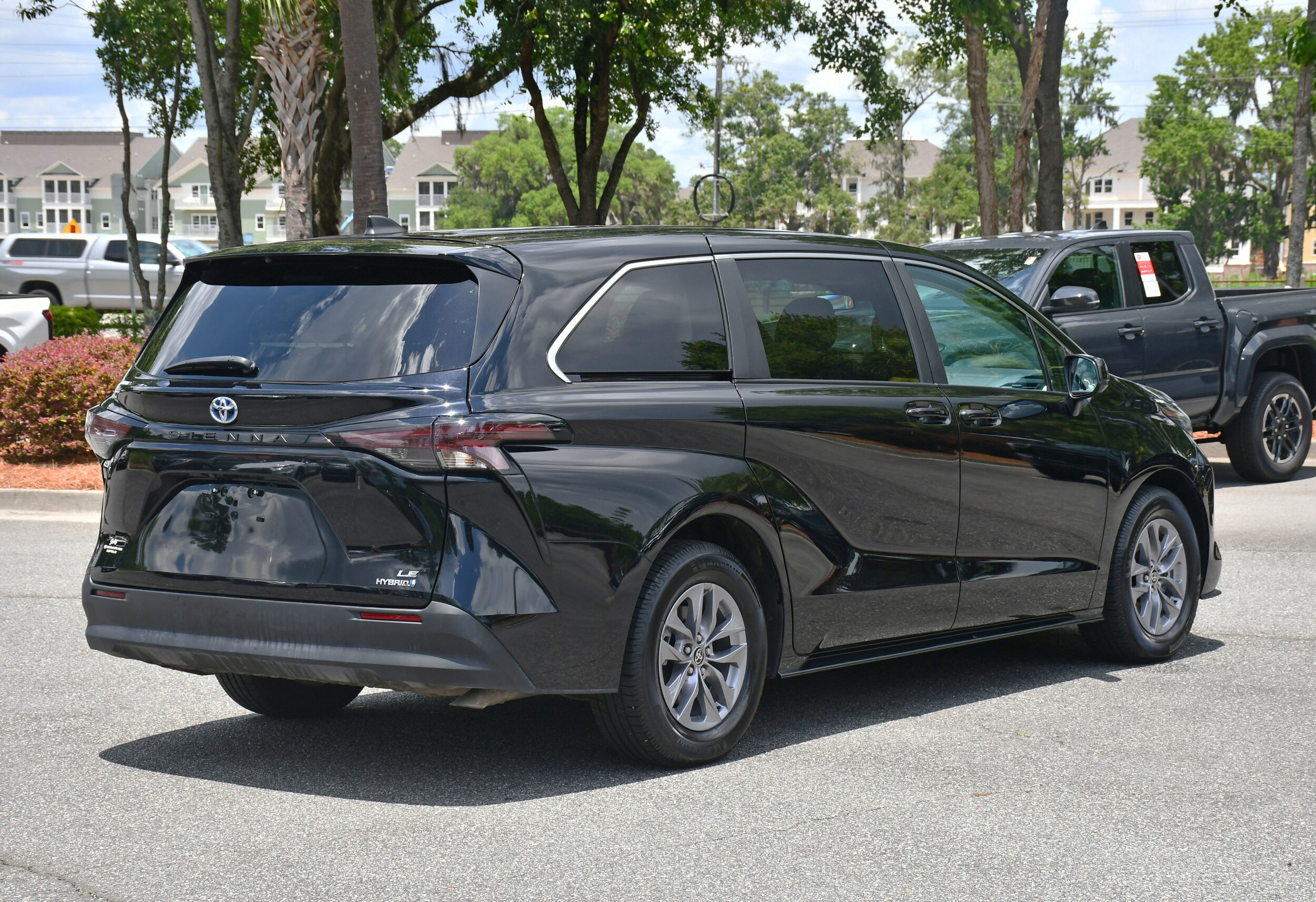 2023 Toyota Sienna LE photo 4